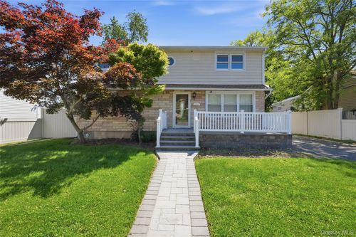 7 Penndale Dr, Amityville, NY, 11701-2025 | Card Image