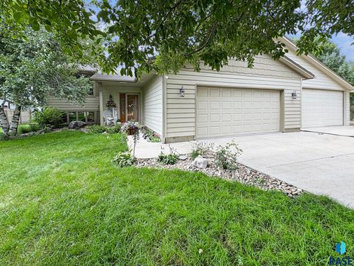 206 1st Ave, Chester, SD, 57016-2047 | Card Image
