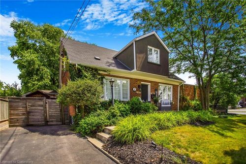 8 Warwick Rd, Stoney Creek, ON, L8E1Y3 | Card Image