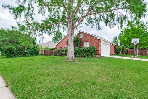528 Lester St, Lewisville, TX, 75057-3021 | Card Image