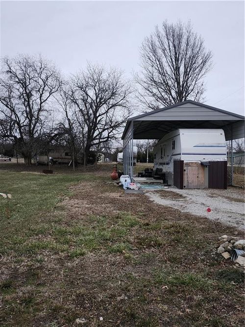 2 Travco Ln, Linn Valley, KS, 66040-4501 | Card Image