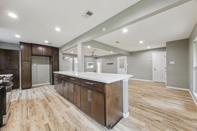 2804 Neches River Dr, House other with 3 bedrooms, 2 bathrooms and 2 parking in Pearland TX | Image 7