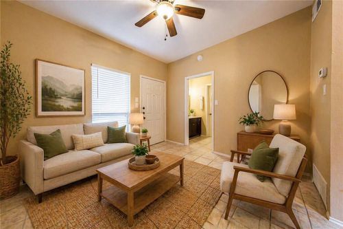 208-3206 King St, Austin, TX, 78705-2244 | Card Image