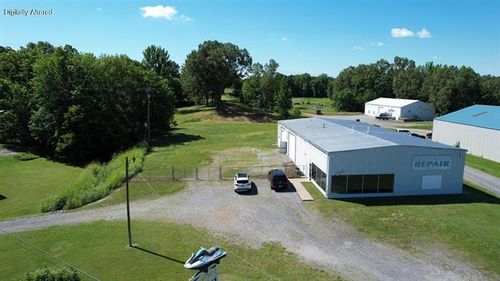 8975 Us Highway 62, Calvert City, KY, 42029-9221 | Card Image