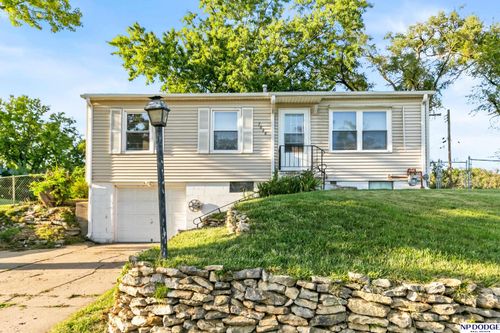 7626 Chandler Hills Dr, Bellevue, NE, 68147-2106 | Card Image