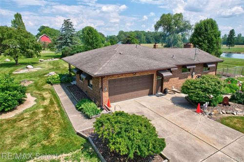 9215 Grand Blanc Rd, Gaines, MI, 48436-9792 | Card Image
