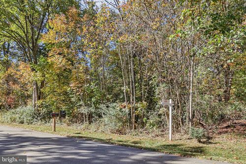 32 Cedar Dr, STERLING, VA, 20164-8600 | Card Image