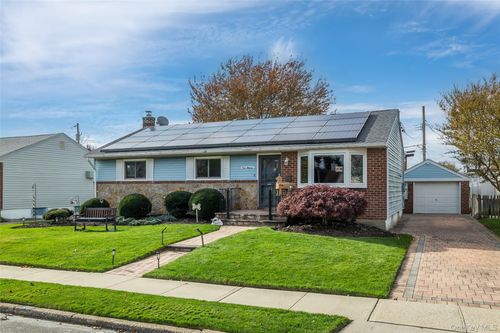 111 Morris Dr, East Meadow, NY, 11554-1316 | Card Image