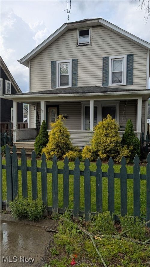 918 Grant St, Newell, WV, 26050-1417 | Card Image