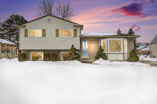 35755 Connecticut Dr, Sterling Heights, MI, 48310-4937 | Card Image