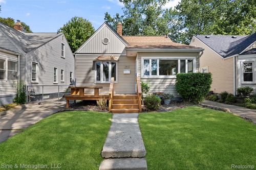 727 Wordsworth St, Ferndale, MI, 48220-2586 | Card Image