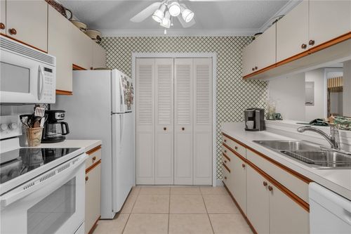 apt-204-37 Plantation Dr, Vero Beach, FL, 32966-8284 | Card Image