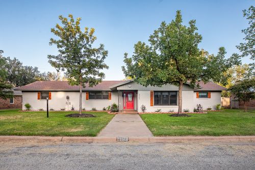 2103 S High St, Brady, TX, 76825-7417 | Card Image