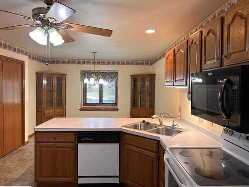 2b-1424 Partridge Ct, West Bend, WI, 53095-4385 | Card Image