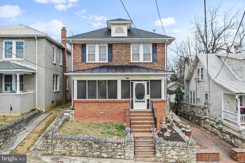 1108 Washington Ave, MARTINSBURG, WV, 25401-1708 | Card Image