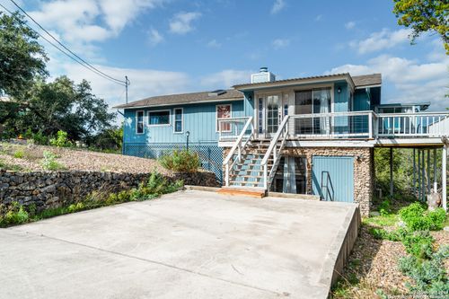 193 Black Oak Dr, Canyon Lake, TX, 78133-5102 | Card Image