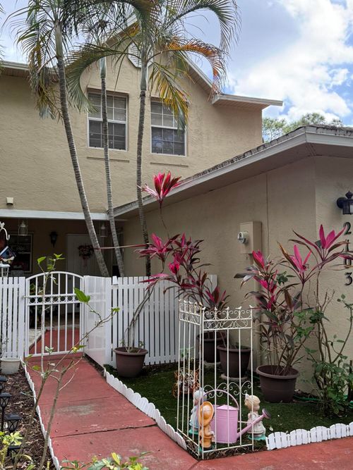 2103 Maplewood Dr, Greenacres, FL, 33415-1425 | Card Image