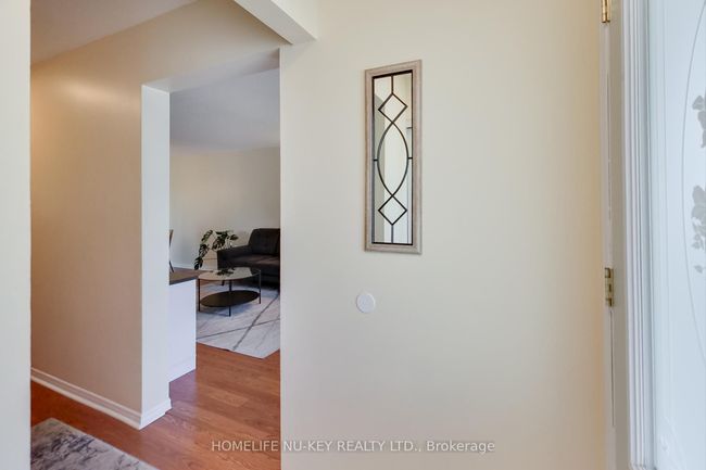 219 Cundles Rd W, House attached with 3 bedrooms, 1 bathrooms and 2 parking in Barrie ON | Image 5