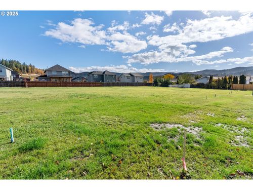 3165 Maple Rd, Hood River, OR, 97031-6407 | Card Image