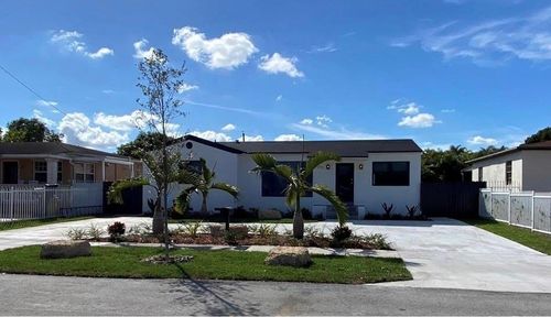 170 W 58th St, Hialeah, FL, 33012-2755 | Card Image