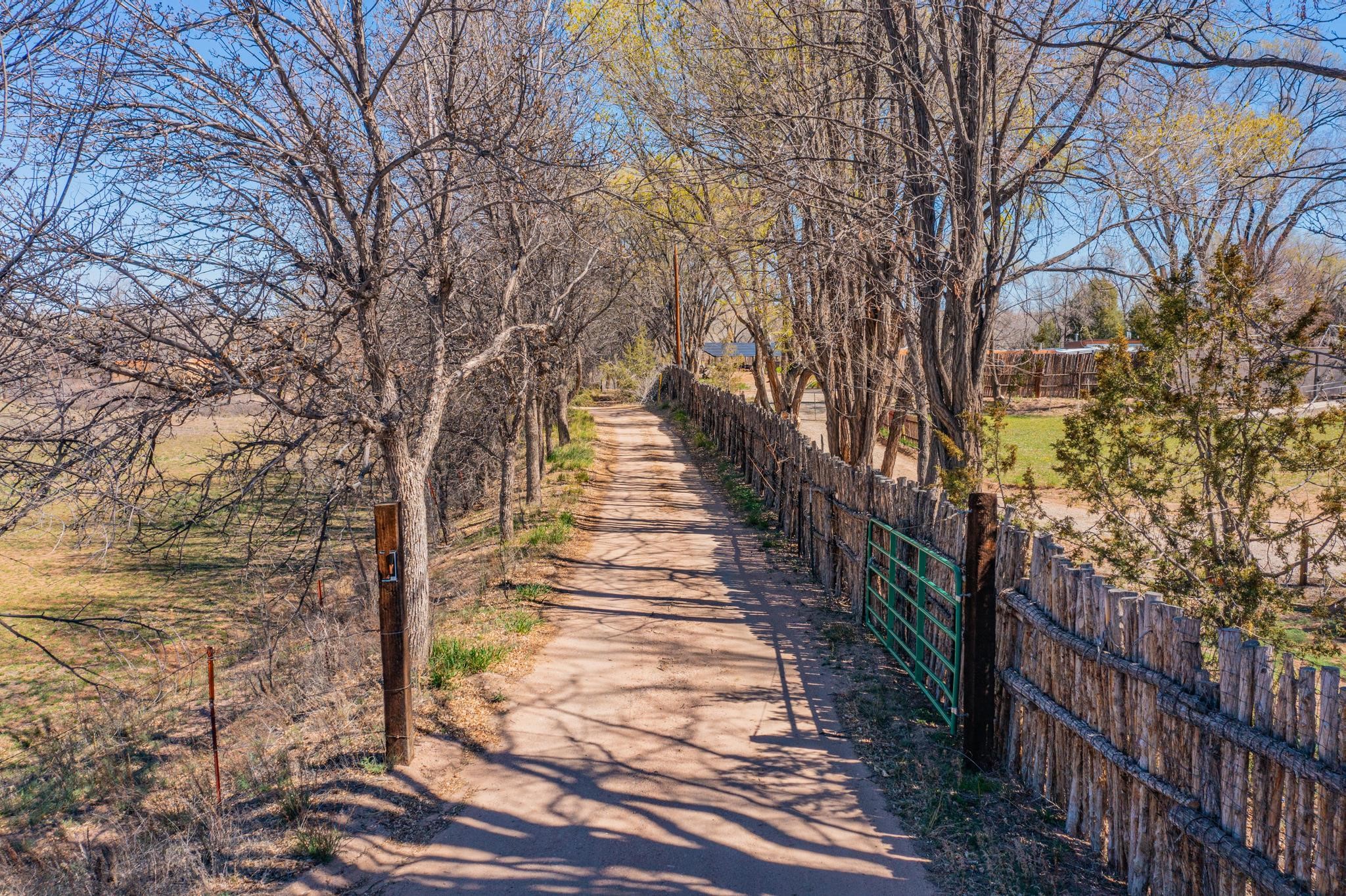 El Callejoncito Rd, Santa Fe, NM 87506