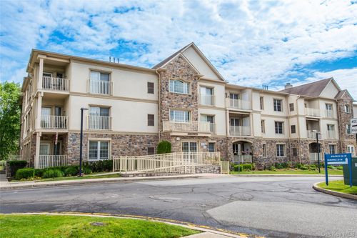 205-28 N De Baun Ave, Suffern, NY, 10901 | Card Image