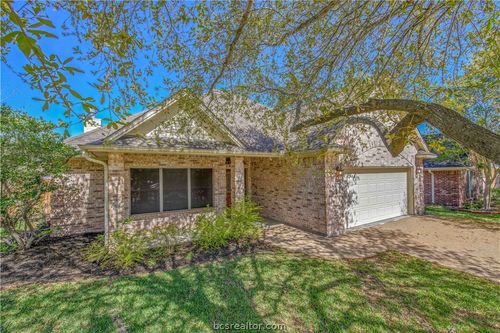 101 Hartford Dr, College Station, TX, 77845-3954 | Card Image