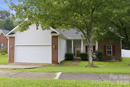 7632 Free Bird Ave, Charlotte, NC, 28216-2078 | Card Image
