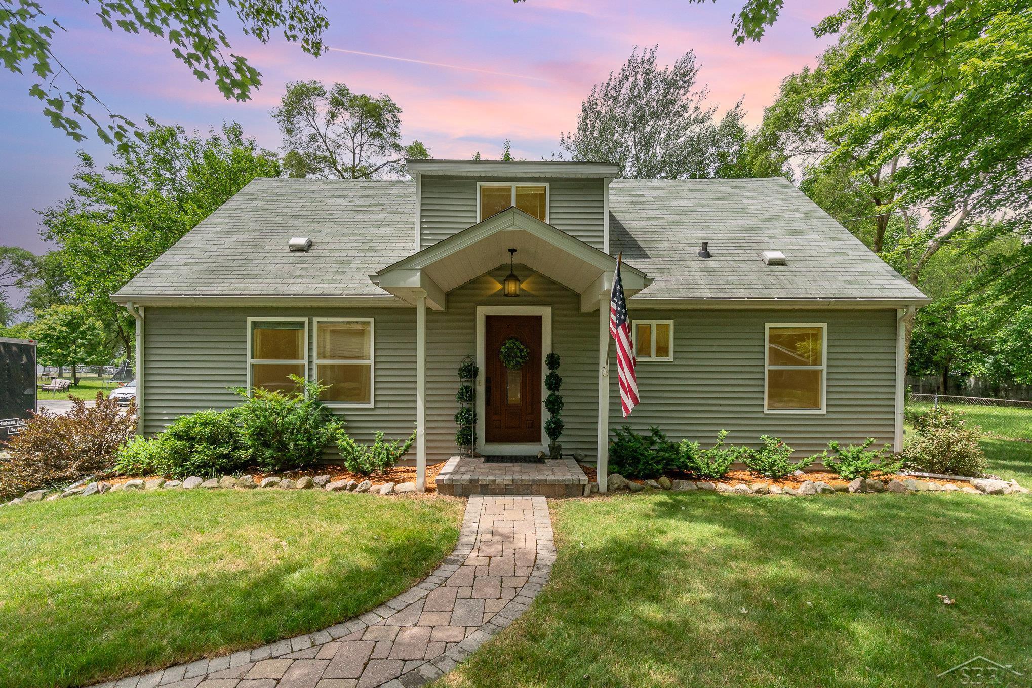 Cottonwood St, Midland, MI 48642