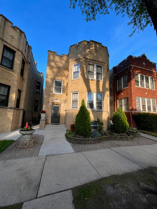 5725 N Artesian Ave, Chicago, IL, 60659-5292 | Card Image
