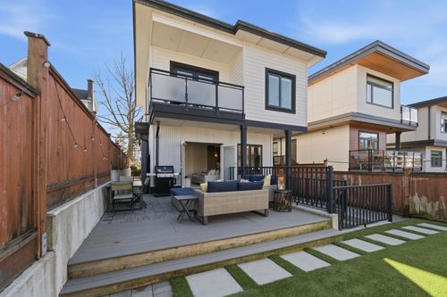 212 E 18th St, North Vancouver, BC, V7L2X6 | Card Image