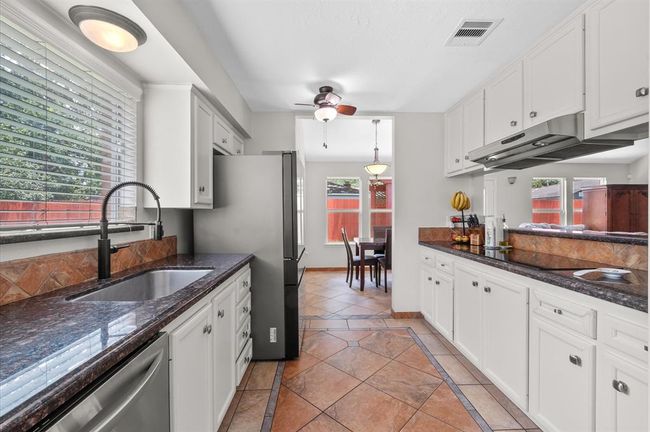 706 Geronimo Ct, House other with 4 bedrooms, 2 bathrooms and 2 parking in Katy TX | Image 6