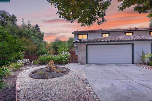 584 Mission Pl, Danville, CA, 94526-3050 | Card Image
