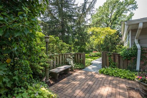 14 Old Farm Rd, Great Neck, NY, 11020-1225 | Card Image