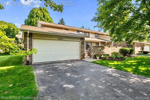 2864 Trailwood Dr, Rochester Hills, MI, 48309-1440 | Card Image
