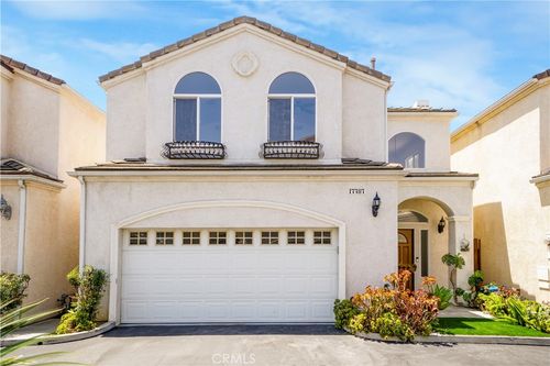 17787 Merridy St, Northridge, CA, 91325-1327 | Card Image