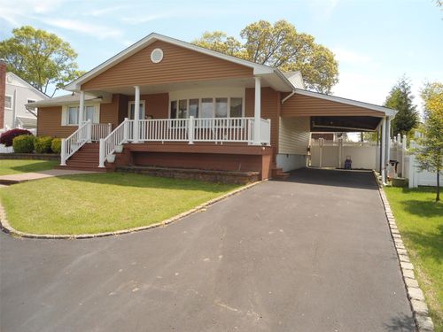 212 Wensley Ln, East Islip, NY, 11730-3516 | Card Image