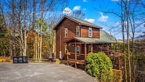 4172 Chamberlain Ln, Sevierville, TN, 37862-8158 | Card Image