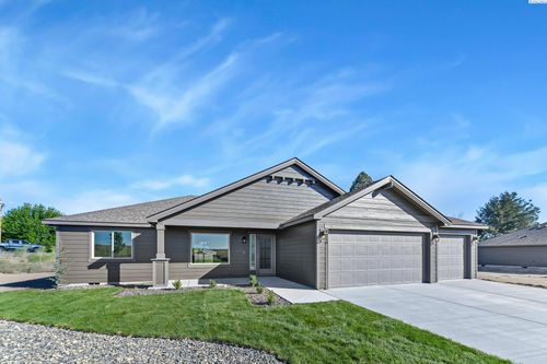 4219 Road 104, Pasco, WA, 99301-6930 | Card Image