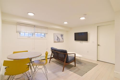 2-1425 Haro St, Vancouver, BC, V6G1G2 | Card Image