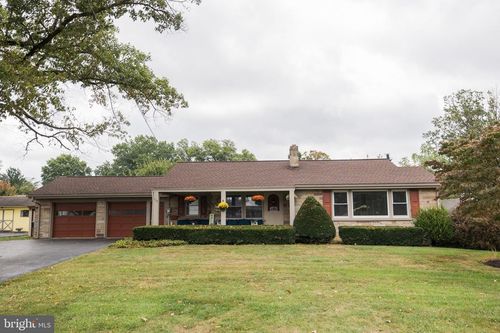 590 E Jackson St, NEW HOLLAND, PA, 17557-1402 | Card Image