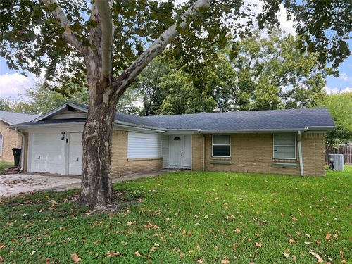 1013 Northshore Dr, Garland, TX, 75040-5239 | Card Image