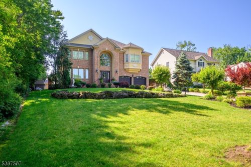 5 Acken Dr, Clark, NJ, 07066-2946 | Card Image