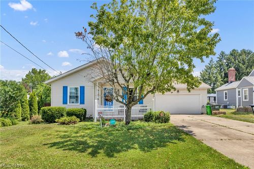 384 25th St Nw, Massillon, OH, 44647-5104 | Card Image