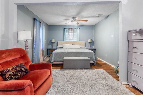 2801 Crystal Dr, Balch Springs, TX, 75180-1413 | Card Image