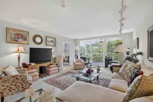 410-3900 Oaks Clubhouse Dr, Pompano Beach, FL, 33069-3669 | Card Image