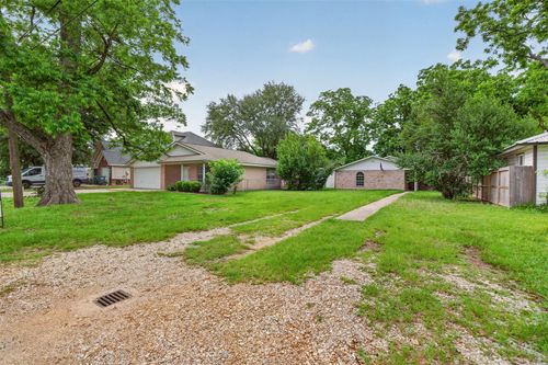 418 Texas St, Tomball, TX, 77375-4855 | Card Image