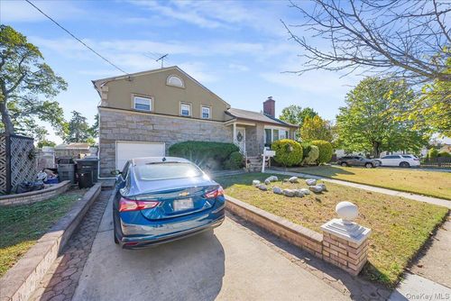 184 Independence Ave, Freeport, NY, 11520-1686 | Card Image