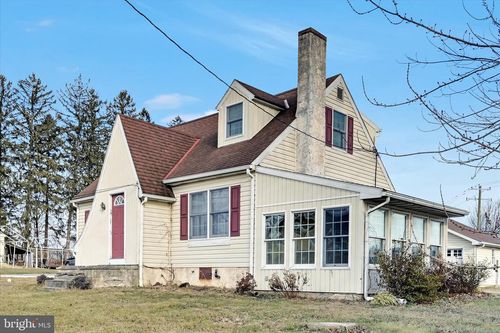 100 N Guthriesville Rd, DOWNINGTOWN, PA, 19335-1051 | Card Image