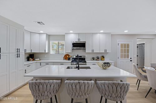 452 E 10th Pl, Mesa, AZ, 85203-4702 | Card Image